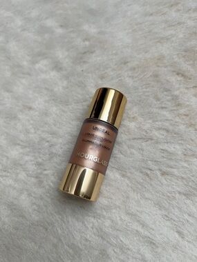 Hourglass Liquid Highlighter in Mythic